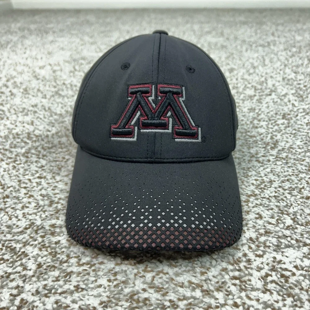 Minnesota Golden Gophers Hat Cap Fitted Flex One Size Black‎ College Sports NCAA